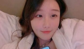 대학 여자친구와 처음으로 호텔에서 긴장하고 설렜다