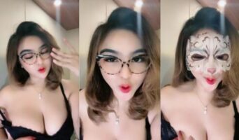 Belahan Dada Bey Pirang Bondol Kacamata ID 87481617 Dream